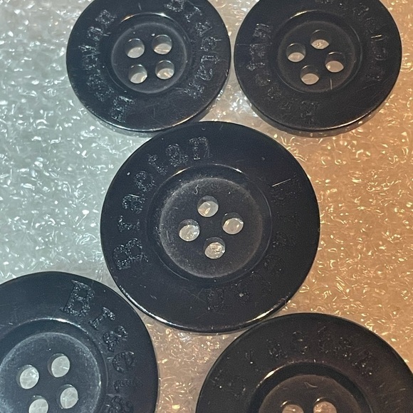 Braetan replacement logo buttons from coat - Picture 3 of 5